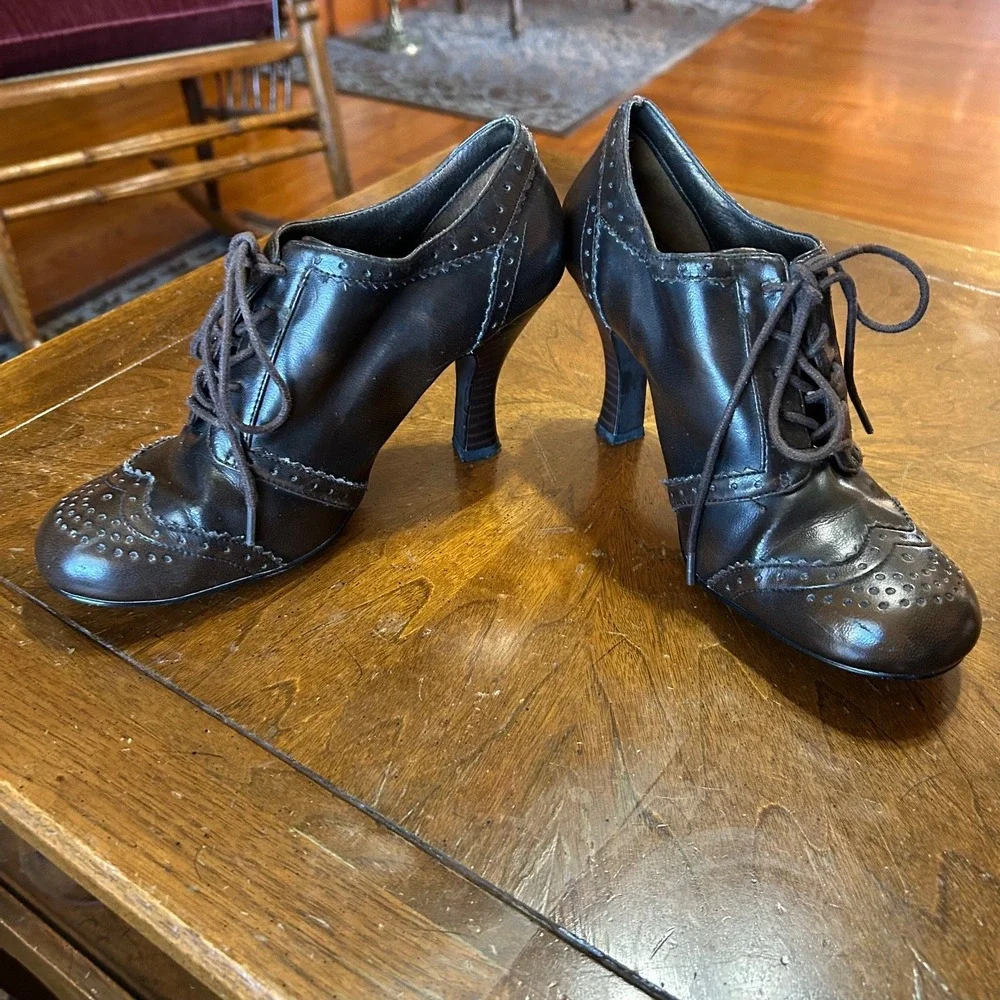 VTG Bongo Womens Dark Brown Wingtip Oxford Lace Up Heeled Booties Brogue Accents - Picture 2 of 7
